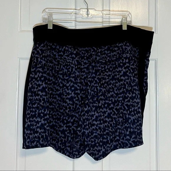 Athleta | Brooklyn Printed Short - EUC - Picture 9 of 12